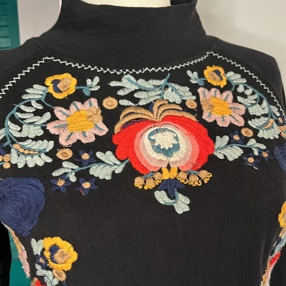 Free People Embroidered Black Floral Women's mock turtleneck- small - Picture 2 of 9